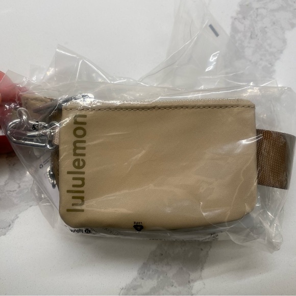 LULULEMON DUAL POUCH WRISTLET IN ALLSPICE/TRENCH - Picture 8 of 8